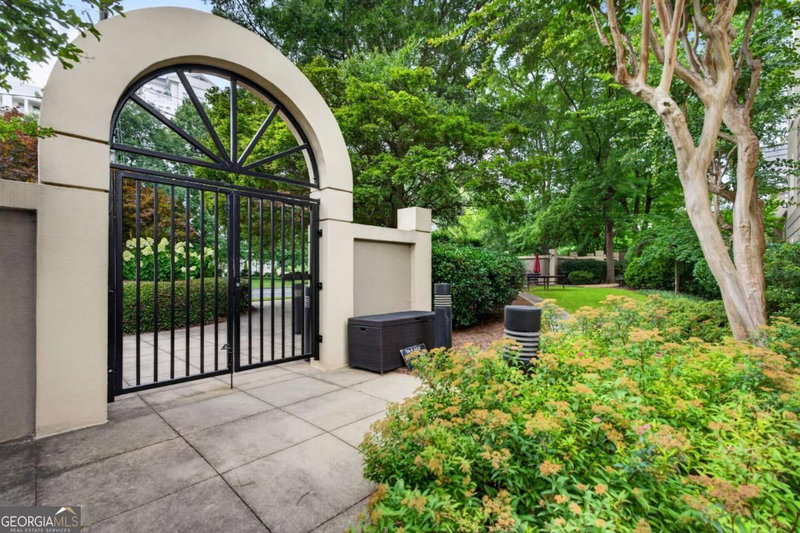 Photo 38 of 2499 Peachtree Road NE #508