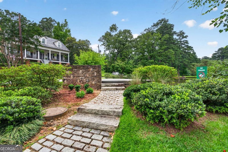Photo 40 of 2499 Peachtree Road NE #508
