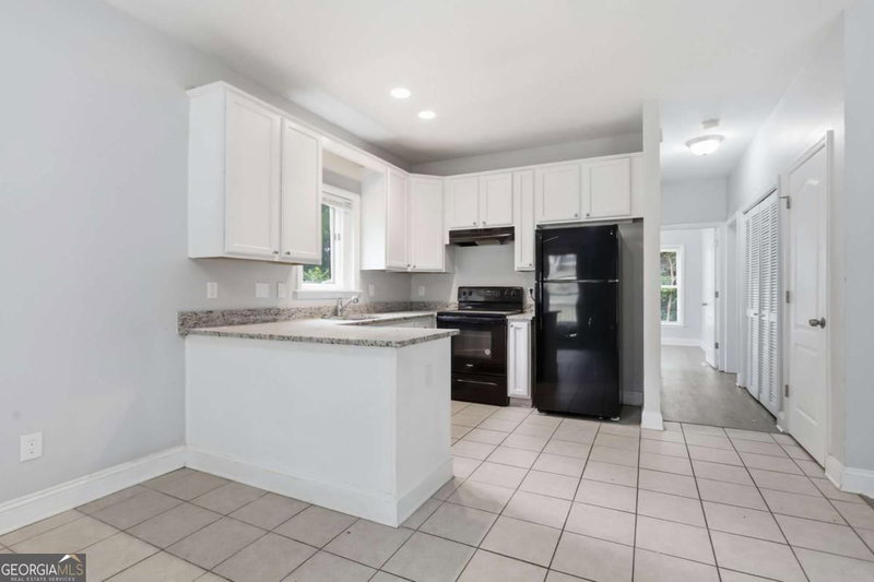 Photo 10 of 562 Woodlawn Avenue NW