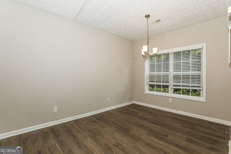 Photo 7 of 1055 Maple Leaf Drive