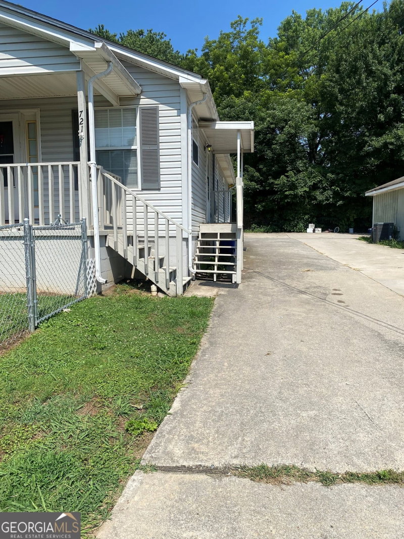 Photo 2 of 721 Mill Street SE