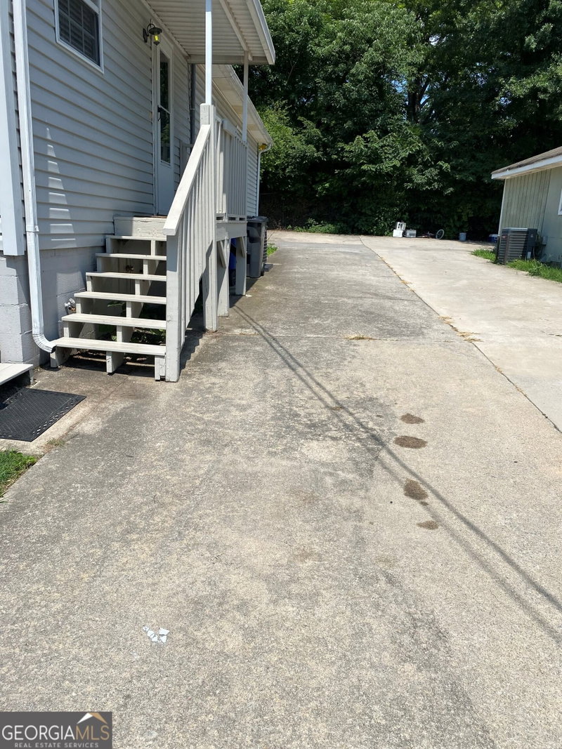 Photo 22 of 721 Mill Street SE