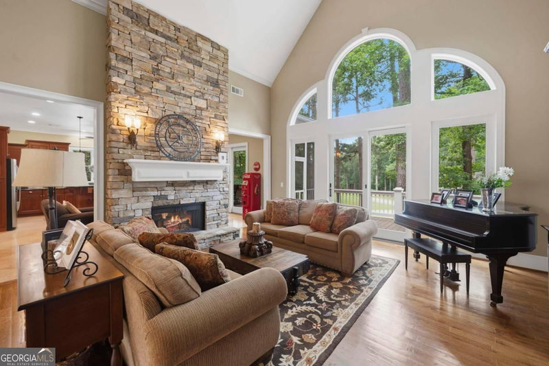 Photo 17 of 1051 Cawthorne Lane