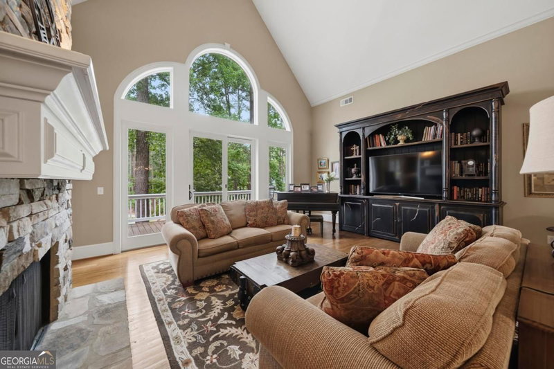 Photo 18 of 1051 Cawthorne Lane