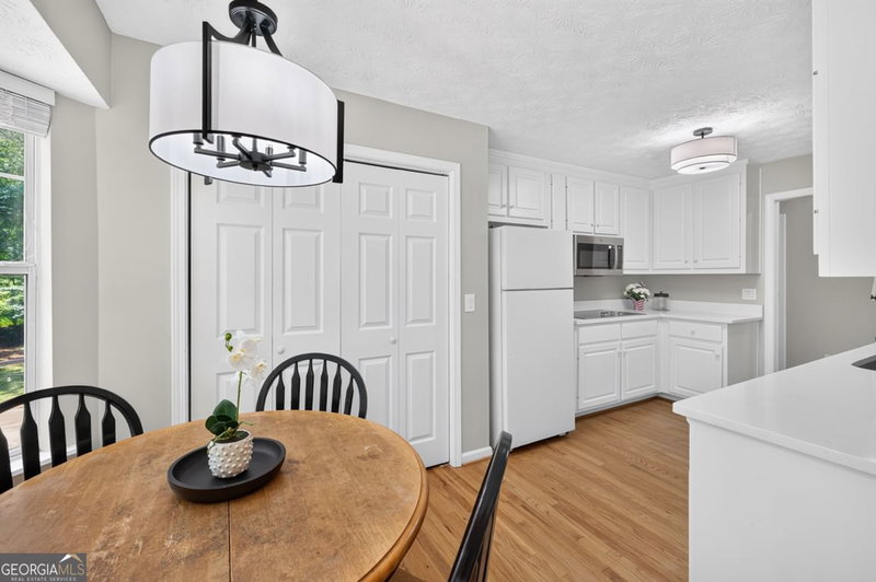Photo 18 of 1074 Westchester Drive SW