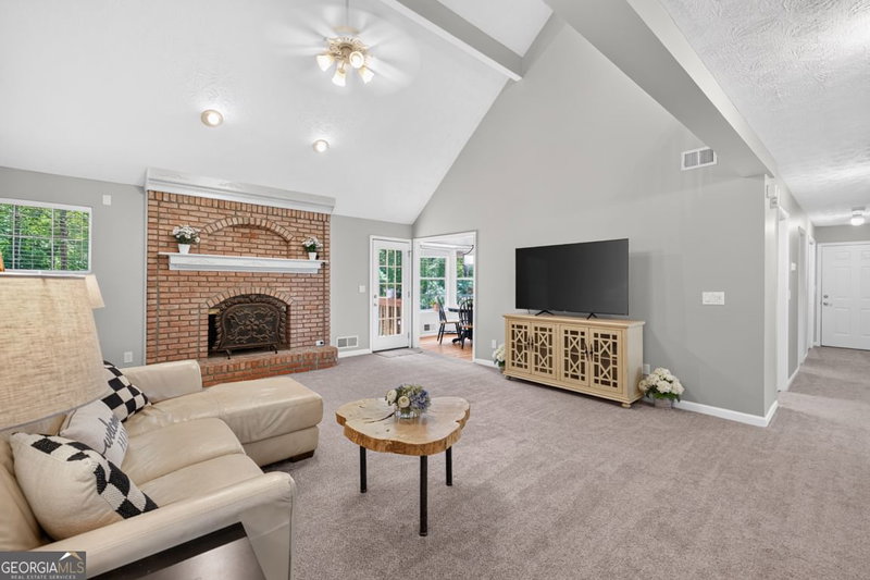 Photo 6 of 1074 Westchester Drive SW