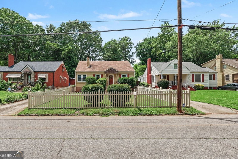 Photo 3 of 2531 Batavia Street
