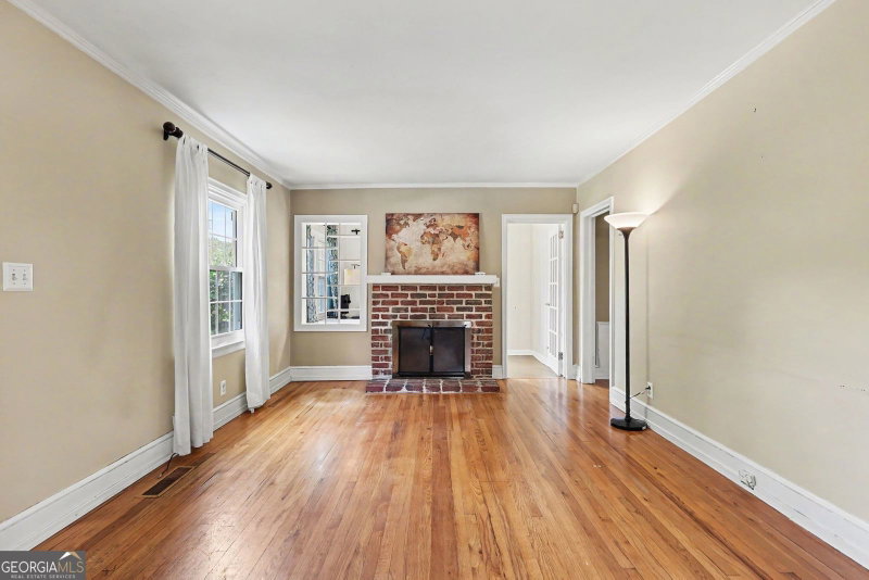Photo 6 of 2531 Batavia Street
