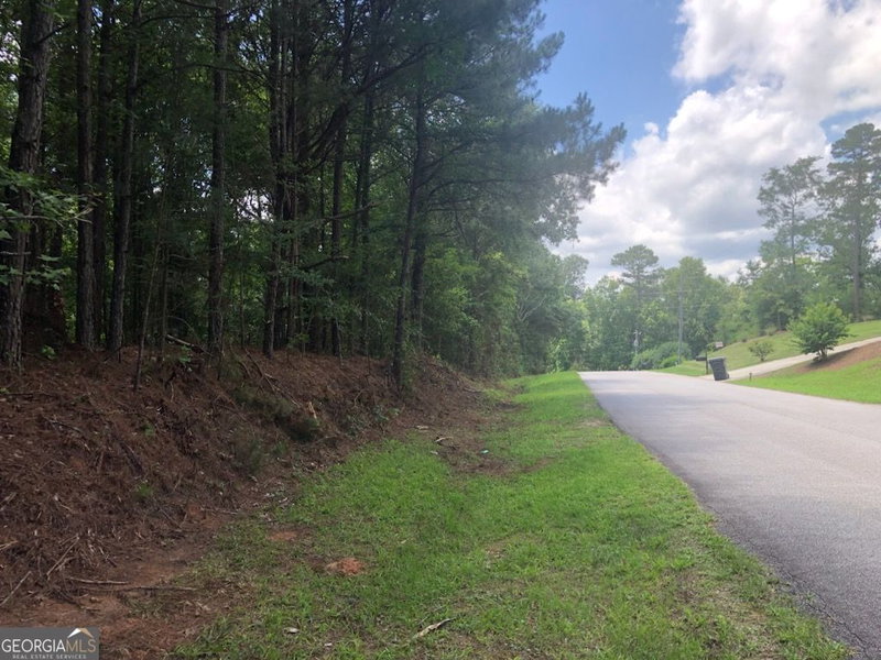 Photo 3 of 1860 Northwoods Drive
