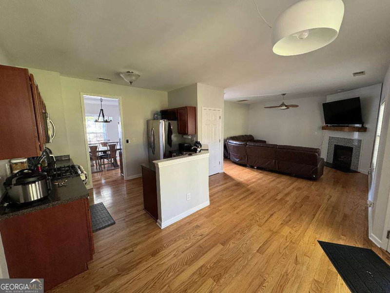 Photo 4 of 942 Koala Street
