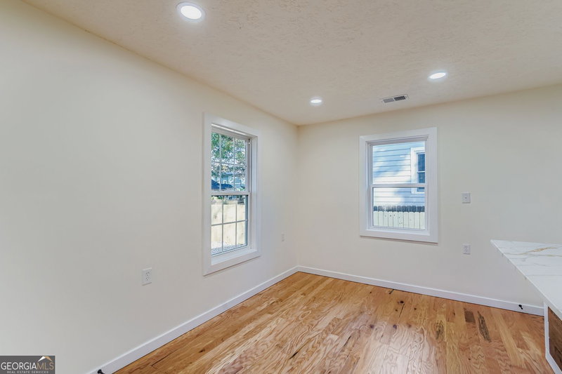 Photo 9 of 194 Dearborn Street SE