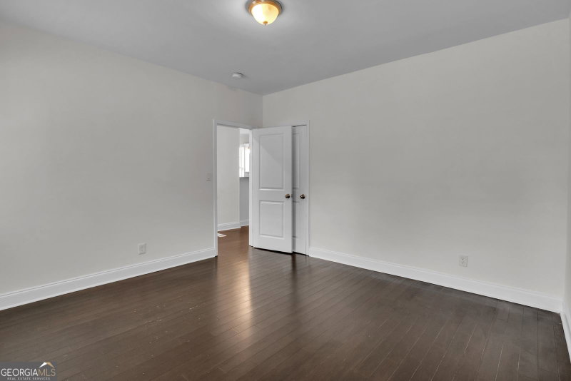 Photo 11 of 385 Arthur Street SW