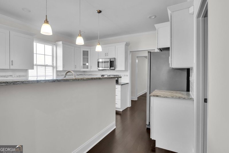 Photo 6 of 385 Arthur Street SW