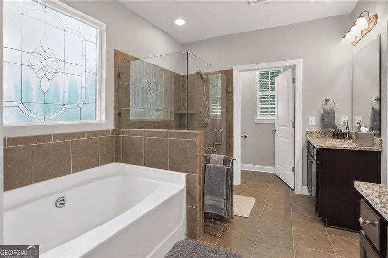 Photo 15 of 419 Bishopton Street