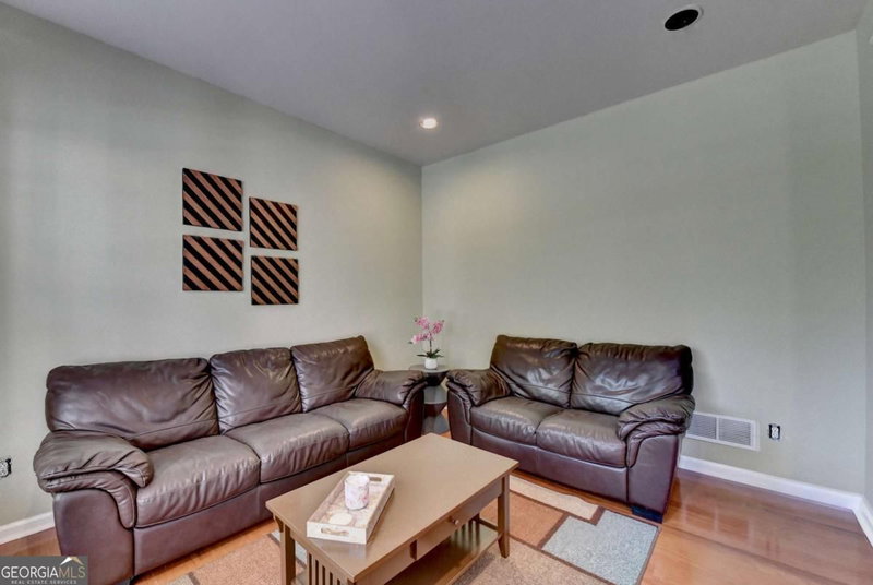 Photo 12 of 770 Pimlicon Place