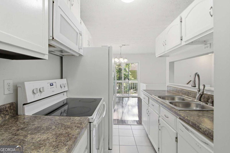 Photo 6 of 1329 Surrey Lane SW #7