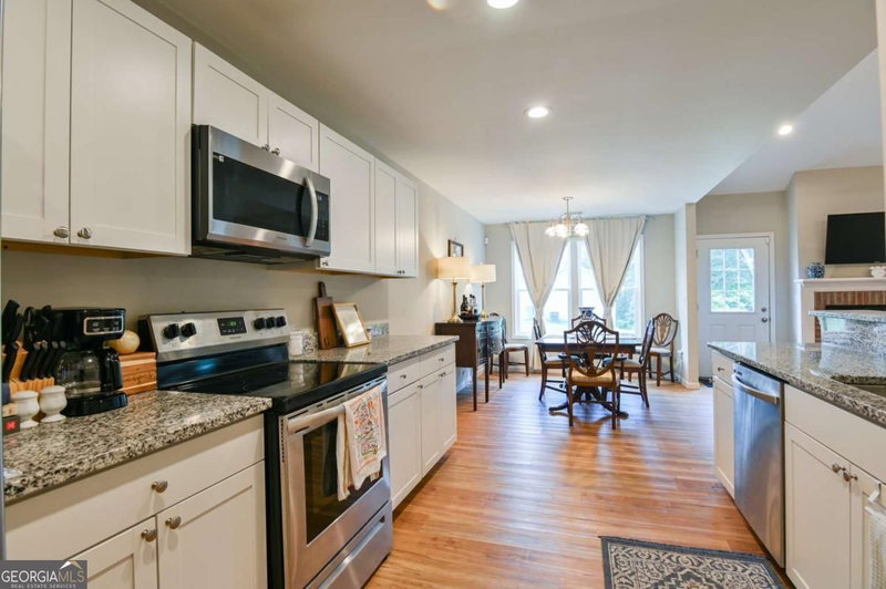 Photo 11 of 25 Tyrus Lane