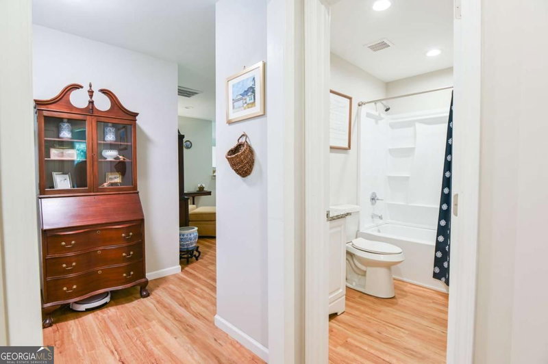 Photo 13 of 25 Tyrus Lane