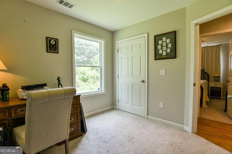 Photo 16 of 25 Tyrus Lane