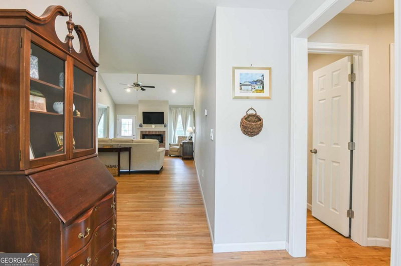 Photo 4 of 25 Tyrus Lane