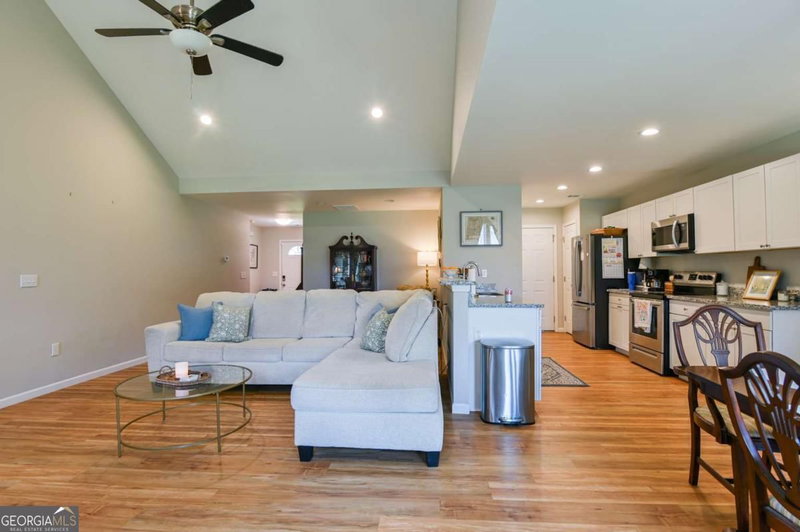 Photo 7 of 25 Tyrus Lane