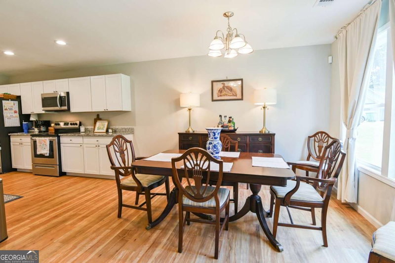 Photo 9 of 25 Tyrus Lane