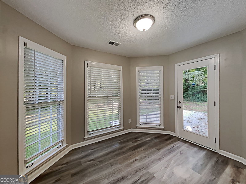 Photo 11 of 4423 Turnberry Court