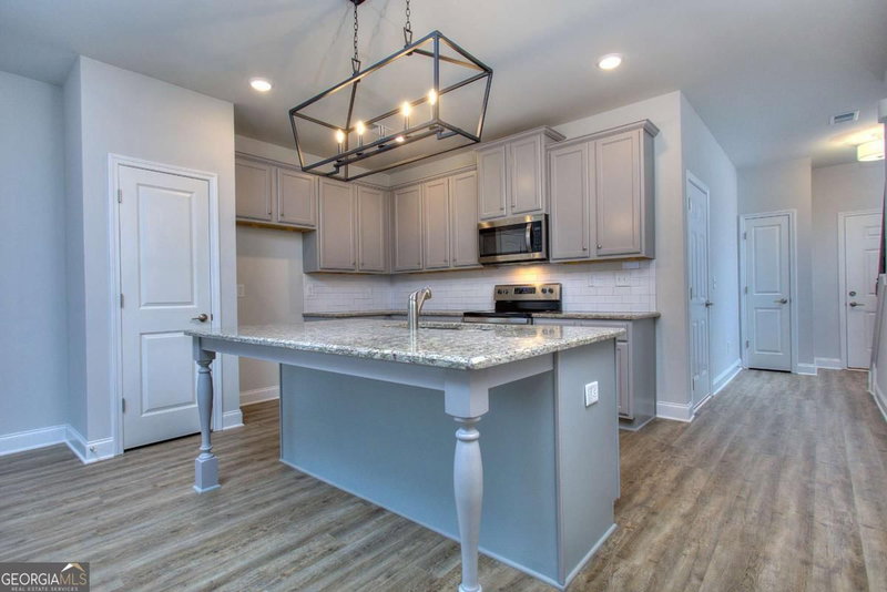 Photo 6 of 107 Greenview Court