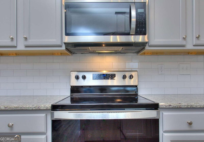 Photo 10 of 107 Greenview Court