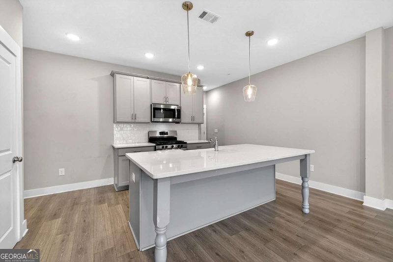 Photo 6 of 1848 Eastmore Avenue SW