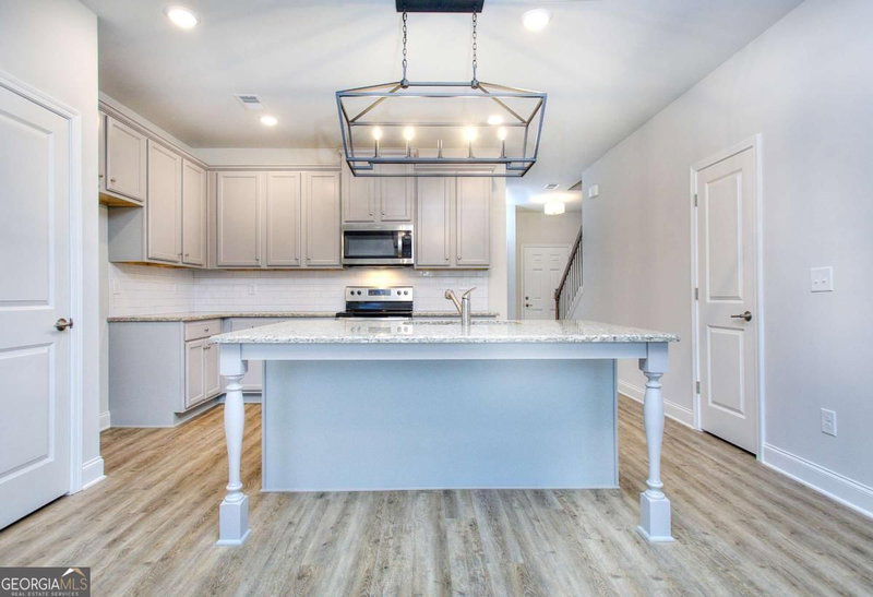 Photo 7 of 111 Greenview Court