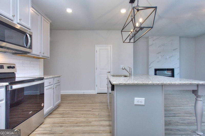 Photo 9 of 111 Greenview Court