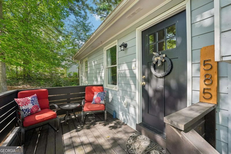585 Westchester Circle SW