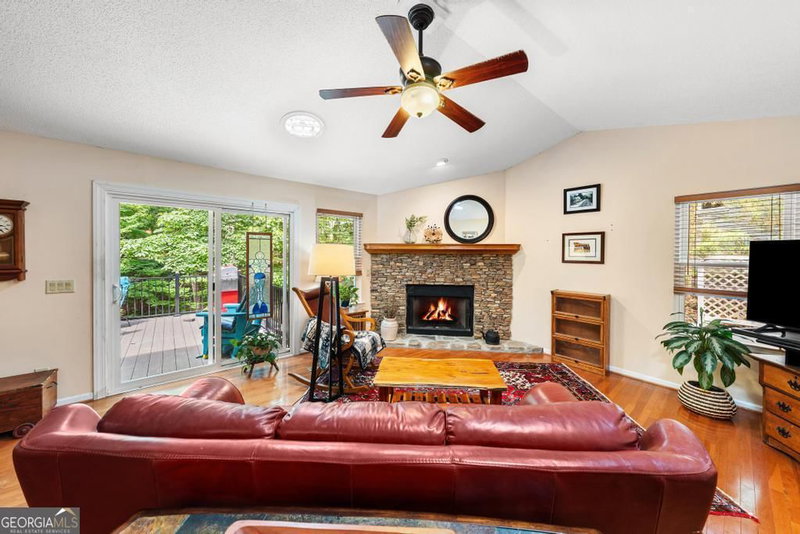Photo 3 of 1303 South Arrowhead Drive