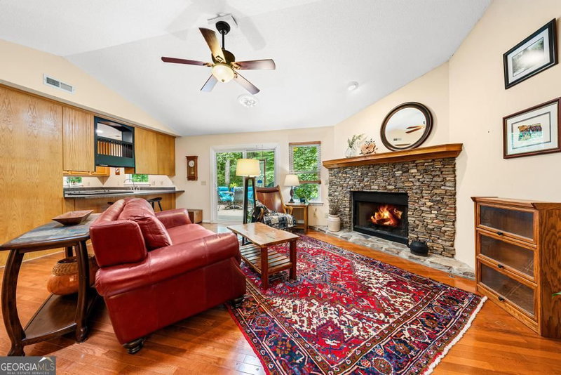 Photo 9 of 1303 South Arrowhead Drive