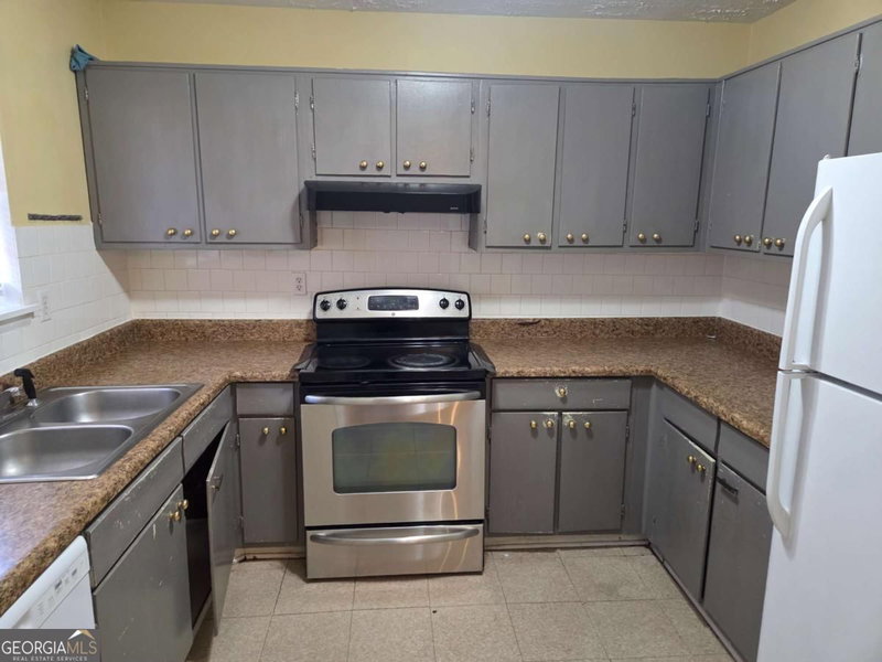 Photo 2 of 897 A Six Oaks Circle #B