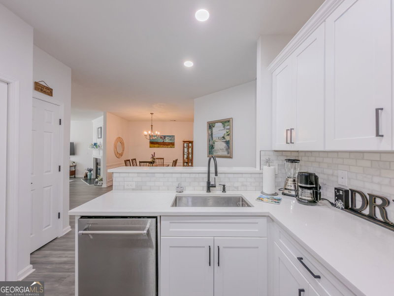 Photo 11 of 406 Copeland Street SW
