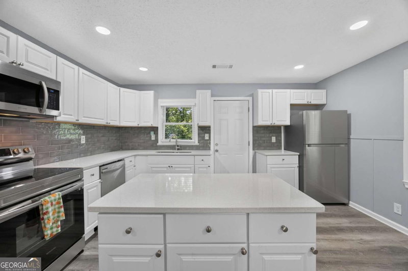 Photo 9 of 2162 Doris Drive