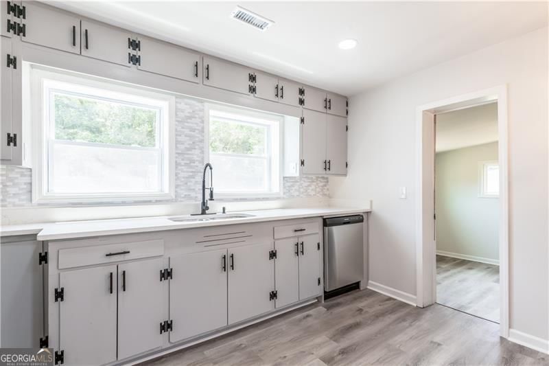 Photo 16 of 1404 N Forest Avenue