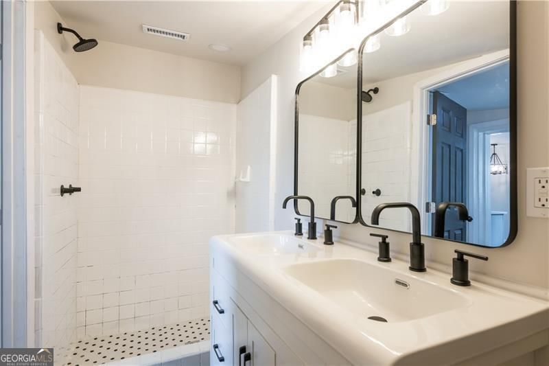 Photo 41 of 1404 N Forest Avenue