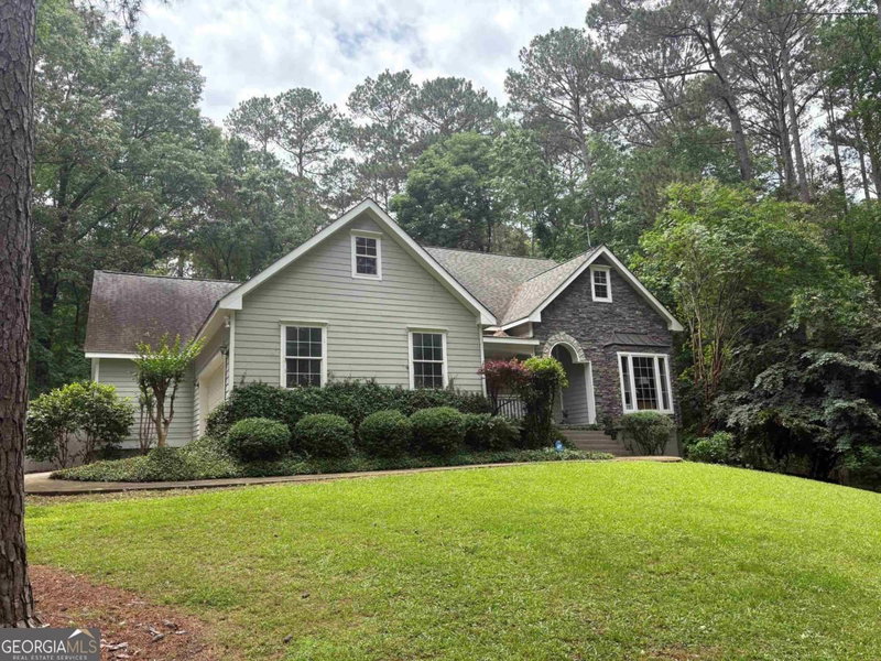 Photo 2 of 129 Sebastian Drive