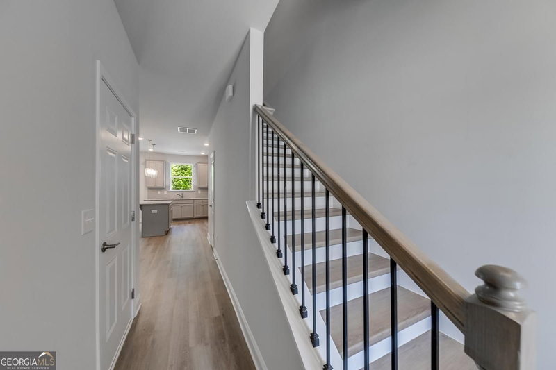 Photo 3 of 104 Greenview Court