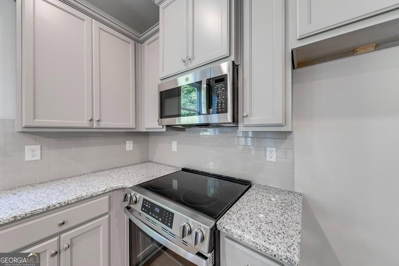 Photo 5 of 104 Greenview Court