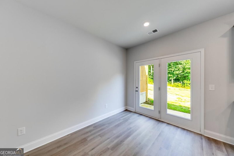 Photo 6 of 104 Greenview Court