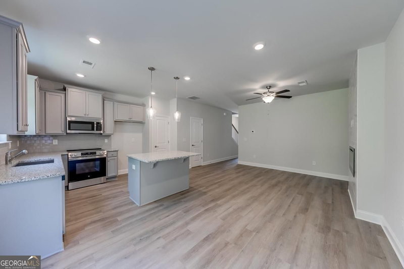 Photo 7 of 104 Greenview Court