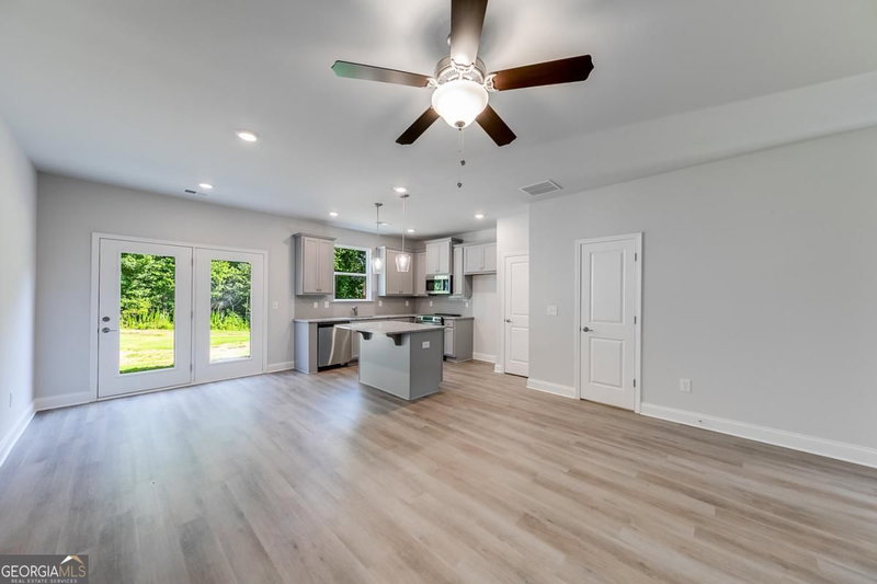 Photo 8 of 104 Greenview Court