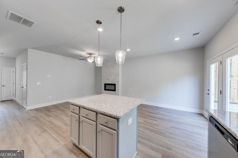 Photo 9 of 104 Greenview Court