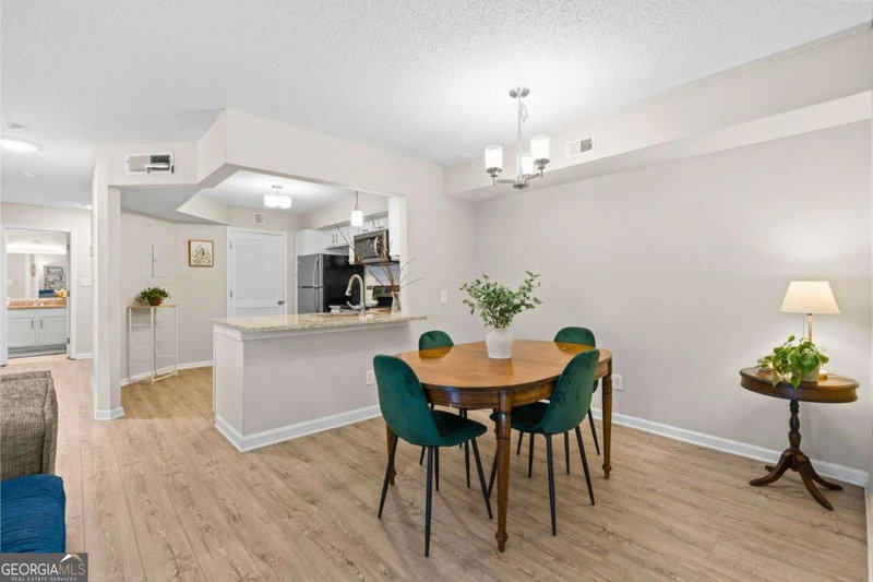 Photo 11 of 694 Mcgill Place NE #694