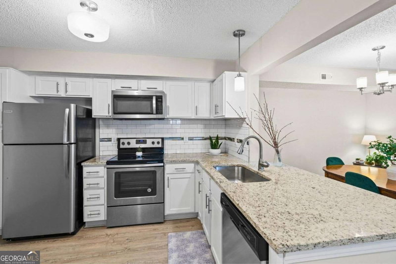 Photo 13 of 694 Mcgill Place NE #694