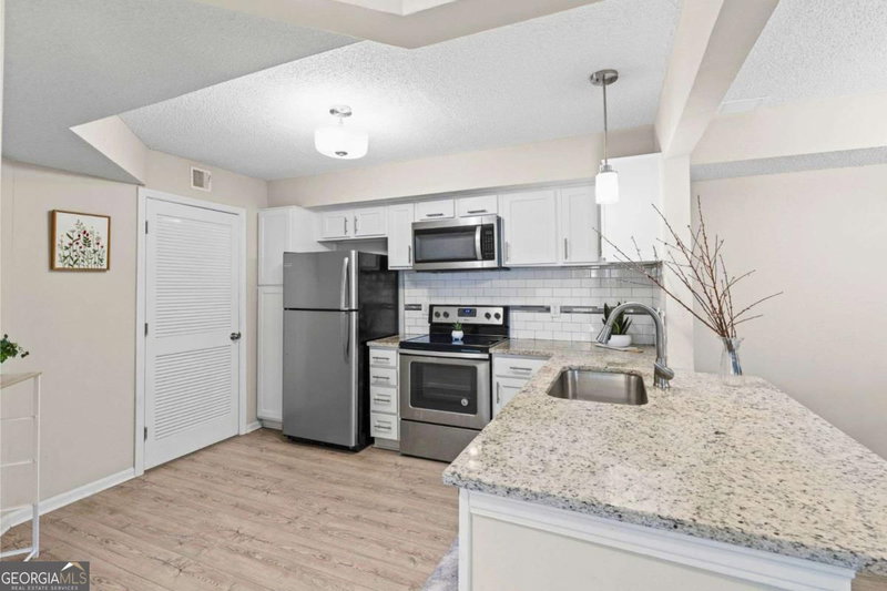 Photo 14 of 694 Mcgill Place NE #694